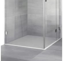 Gelijkvloerse douche met glazen wanden en afvoergoot