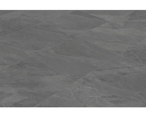 Grijze vloertegels met marmerlook gelegd