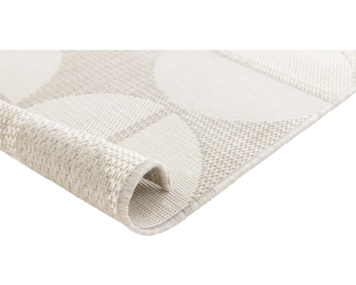 Detailopname van een beige buitentapijt met stippenpatroon