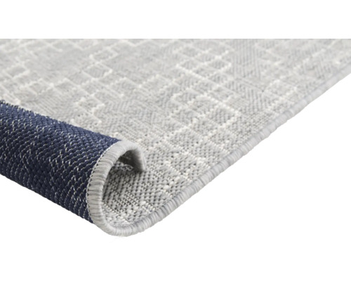 Grijs buitentapijt met geometrisch patroon