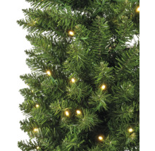 Detailopname van een kunstkerstboom met verlichting