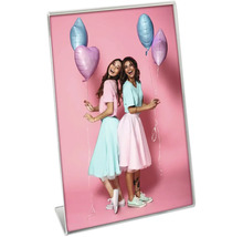 Tafellijst met een foto van twee vrouwen met ballonnen