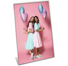 Fotolijst met foto van twee jonge vrouwen met ballonnen