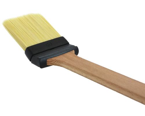 Platte kwast met borstelharen en houten handvat