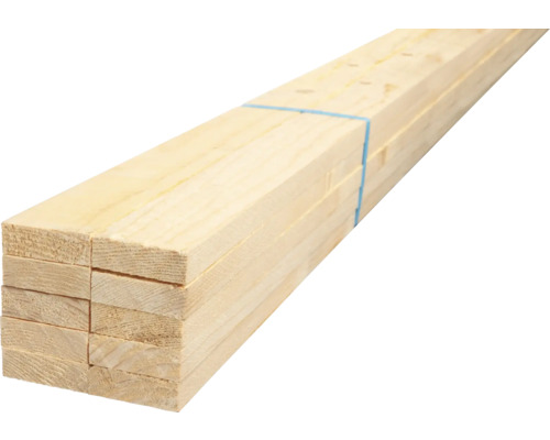 Stapel houten latten voor bouwprojecten