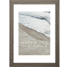Ingelijste foto met een kustlandschap en de tekst ''Happiness comes in waves''.