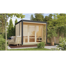 Houten sauna met glazen voorkant in de tuin