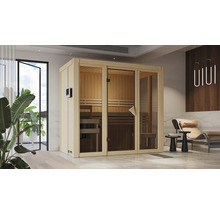 Sauna met glazen deur en houten details in een lichte ruimte.