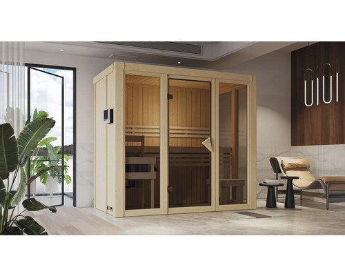 Sauna met glazen deur en houten details in een lichte ruimte.