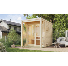 Houten sauna met glazen deur in de tuin