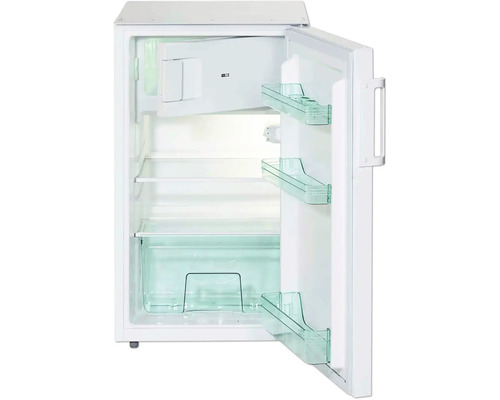 Open, witte koelkast met planken en deurvakken