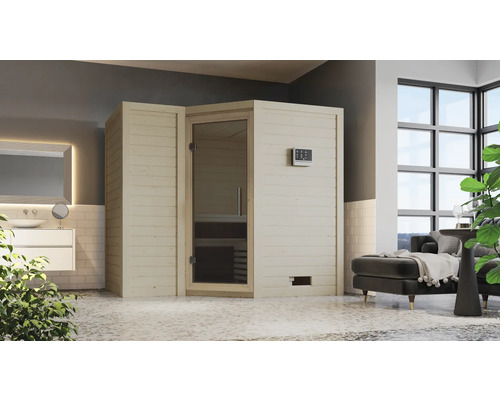 Houten sauna met glazen deur in een badkamer