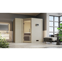 Interieur van een sauna met houten wanden en glazen deur in een badkamer.