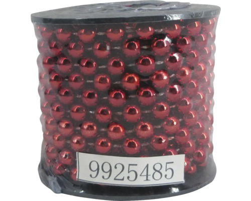 Rode kralenketting op een spoel voor decoratie