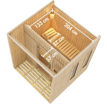 Binnenaanzicht van een houten sauna met de afmetingen 133 bij 204 centimeter