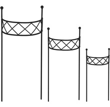 Drie metalen plantensteunen in verschillende hoogtes