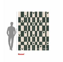 Behang met schaakbordpatroon en Mickey Mouse motieven