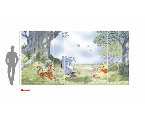 Winnie de Poeh muurschildering met Winnie de Poeh, Knorretje, Teigetje en Iejoor voor een boomlandschap