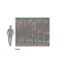 Komar logo. Muurschildering met geometrisch patroon en maataanduidingen voor montage.