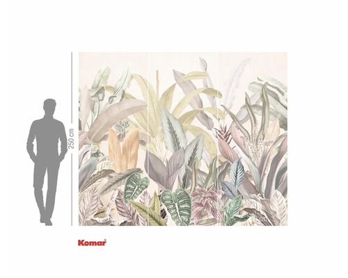 Komar Logo. Fotobehang met jungle motief en plantendesign met een hoogte van 250 centimeter.