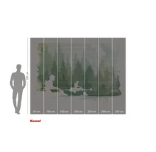 Fotobehang met bosmotief en zittende figuren, afmetingen 280 x 350 cm.