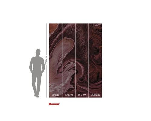 Komar fotobehang met afmetingen en persoon ter referentie voor de grootte