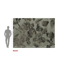 Komar fotobehang met plantenmotieven en maatvoering.