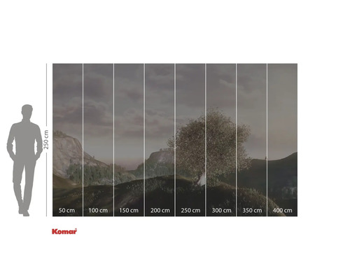 Fotobehang met landschapsmotief en boom, bestaande uit acht banen met maataanduidingen en Komar logo