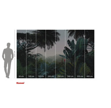 Komar fotobehang met tropisch bosmotief en maataanduidingen.