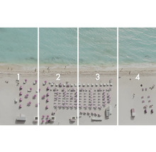 Vier strandgezichten met afnemende dichtheid aan parasols en ligstoelen.