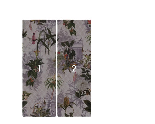 Twee banen behang met plantenmotieven.