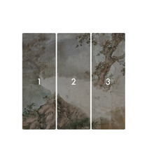 Driedelige muurschildering met een landschapsscène.