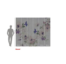 Komar fotobehang met bloemmotief en maataanduidingen.