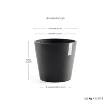 Zwarte bloempot Amsterdam 30 met afmetingen: buitendiameter 30 centimeter, hoogte 25,4 centimeter, inhoud 12,8 liter.