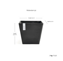 Donkergrijze vierkante bloempot Ecopots Rotterdam 50 van kunststof, lengte 50 centimeter, diepte 50 centimeter, hoogte 43,5 centimeter.