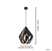 Geometrische hanglamp met een hoogte van 150 cm en een diameter van 38,5 cm.