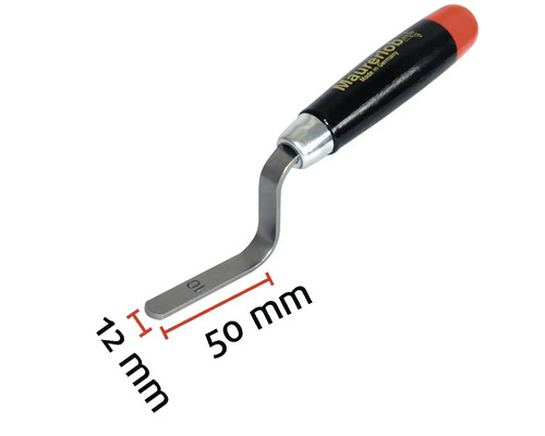 Voegkrabber met houten handvat en afmetingen van 12 millimeter bij 50 millimeter.