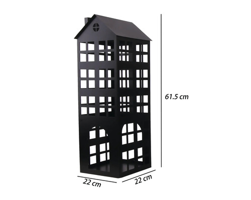 Zwarte lantaarn in de vorm van een huis van metaal, hoogte 61,5 centimeter, breedte 22 centimeter, diepte 22 centimeter.