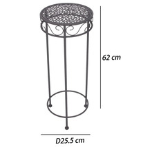 Hoge metalen plantenstandaard met gedecoreerd blad, hoogte 62 centimeter, diameter 25,5 centimeter.