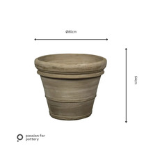 Plantenbak van terracotta, diameter 80 centimeter, hoogte 64 centimeter, Passion for pottery Logo.