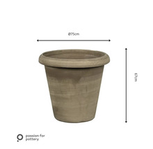 Ronde plantenpot met een diameter van 75 centimeter en een hoogte van 67 centimeter, passion for pottery Logo.