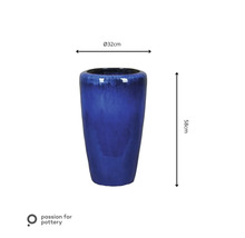 Blauwe keramische bloempot met een diameter van 32 centimeter en een hoogte van 58 centimeter, passion for pottery Logo.