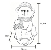 Beerfiguur met muts en sjaal op een bal met sterren: hoogte 43,8 centimeter, breedte 24,4 centimeter, diepte 23 centimeter.