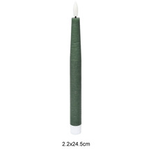 Groene LED-dinerkaars van was met realistische vlam, afmetingen 2,2 bij 24,5 centimeter.
