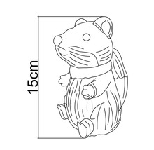 Decoratiefiguur hamster met een hoogte van 15 centimeter.