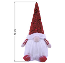 Kerstkabouter met paillettenmuts, witte baard en gestreepte mouwen, hoogte 40 centimeter.