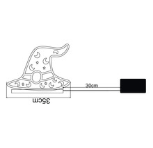 LED-verlichting in de vorm van een heksenhoed met sterren en manen, breedte 35 centimeter, kabellengte 30 centimeter.