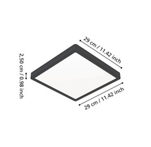 Vierkante LED-plafondlamp met afmetingen: 29 centimeter bij 29 centimeter en een hoogte van 2,50 centimeter.