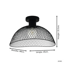 Zwarte plafondlamp van metaalgaas met afmetingen: hoogte 25,5 centimeter, breedte 44 centimeter, lengte 45 centimeter.
