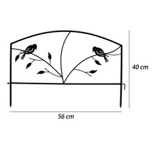 Zwart metalen borderhekje met vogelmotief, 56 centimeter breed en 40 centimeter hoog.
